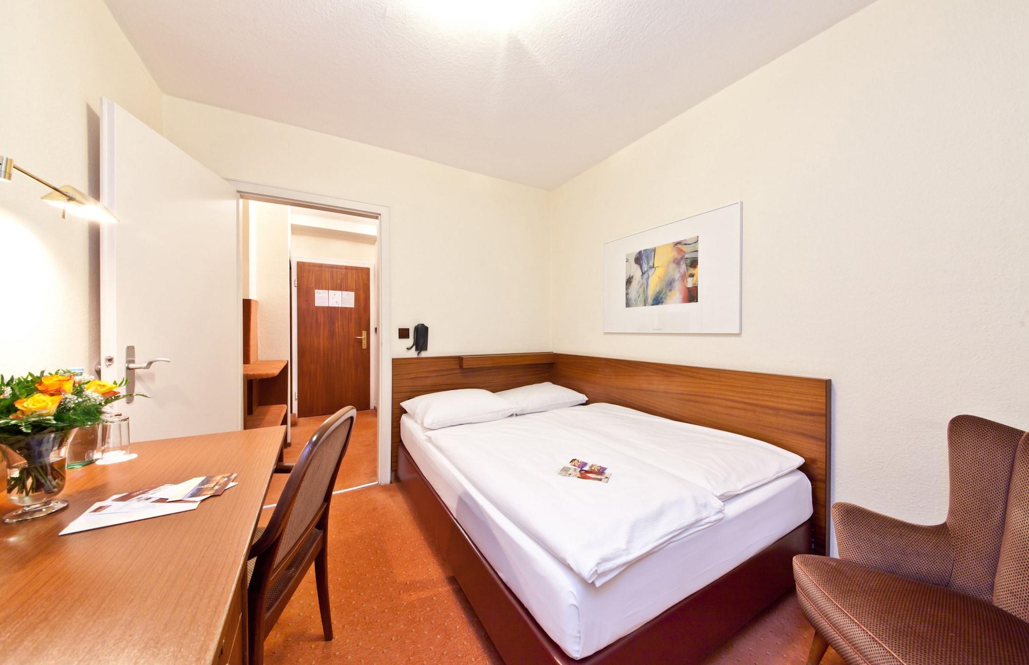 Plaza Inn Rieker Stuttgart Hauptbahnhof Exterior photo